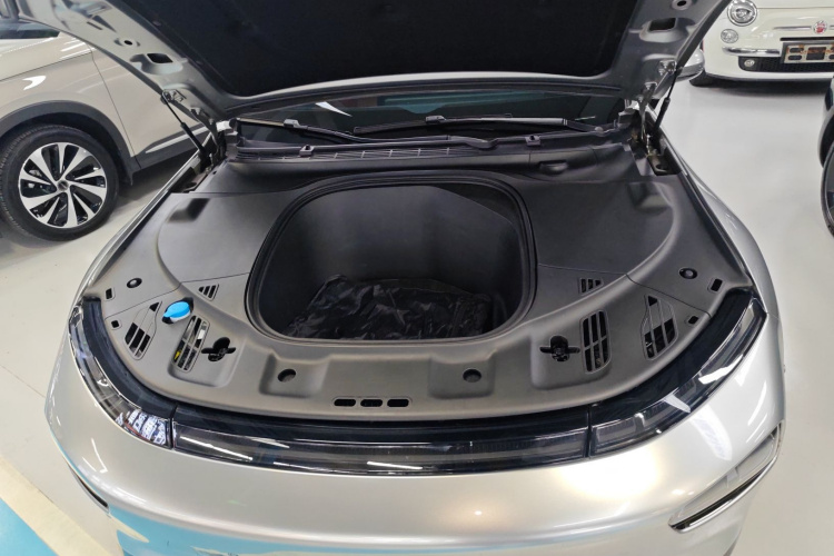 小鹏P7 2022款 670N+机舱底盘24