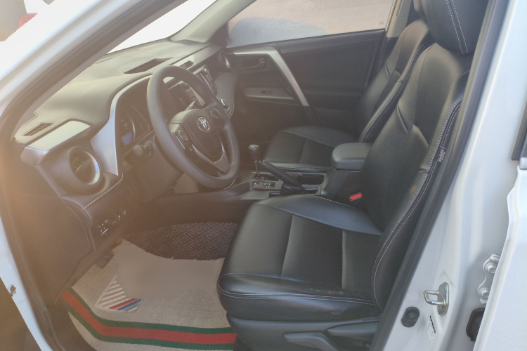 丰田 RAV4荣放 2016款 2.0L CVT两驱风尚版 国V中控内饰19