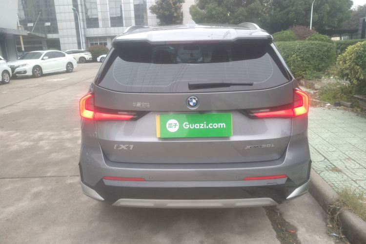 宝马iX1 2023款 xDrive30L X设计套装车身外观6