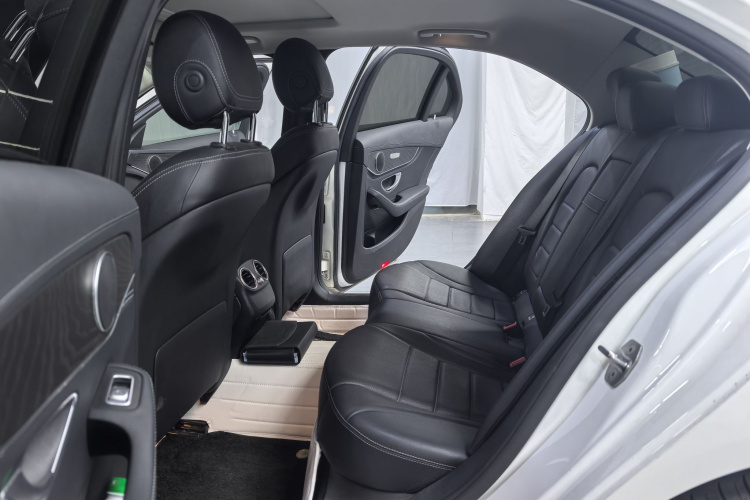 奔驰C级 2017款 改款 C 180 L 时尚型运动版中控内饰7002