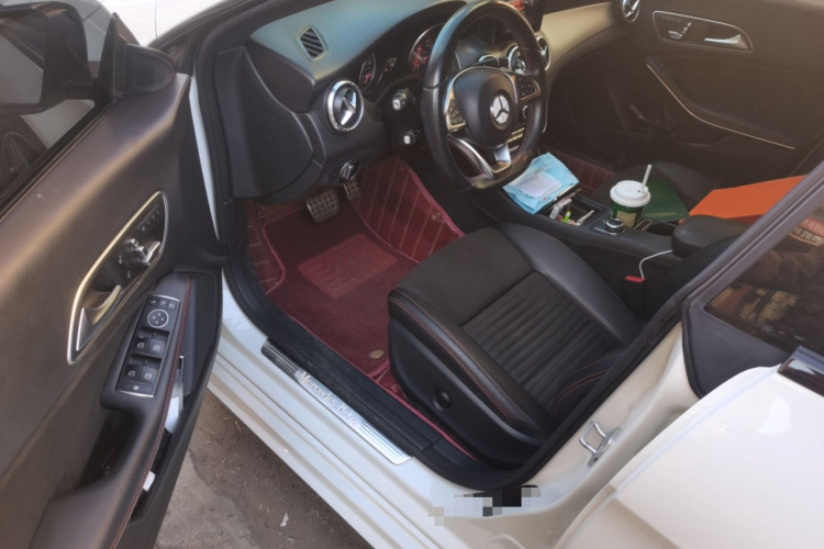 奔驰CLA 2017款 CLA 220 4MATIC中控内饰20