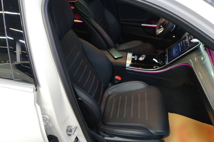 奔驰C级 2022款 改款 C 260 L 运动版局部细节41