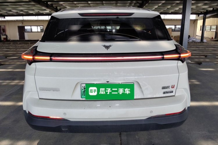 哪吒汽车 哪吒U 2021款 Pro 400 巡航版车身外观6