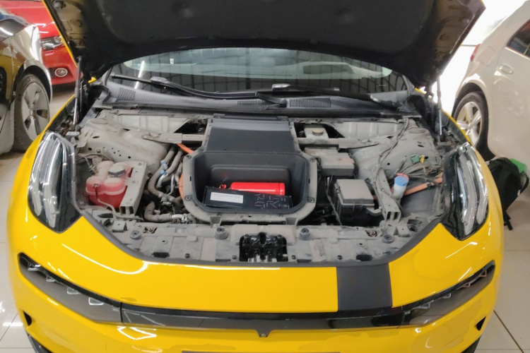 极氪001 2021款 长续航双电机 WE版机舱底盘24