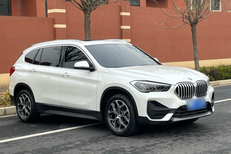 宝马X1 2021款 sDrive25Li 领先型车身外观6006