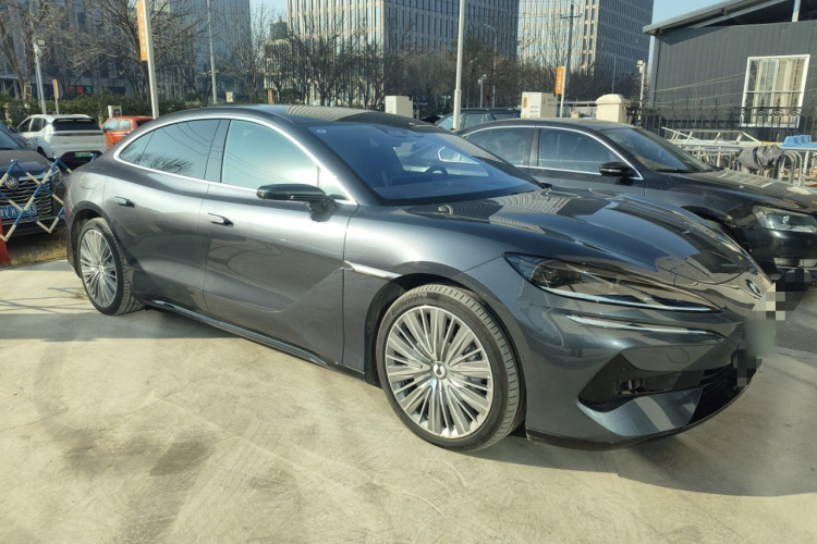 腾势Z9 2024款 1100km 四驱Ultra版车身外观6002