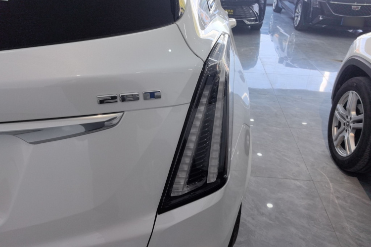 凯迪拉克XT5 2022款 2.0T 四驱豪华型（蜂鸟版）车身外观9