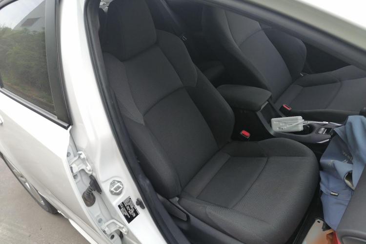 丰田 雷凌 2022款 TNGA 1.5L CVT进取版局部细节41