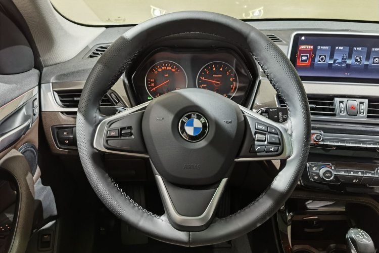 宝马X1 2018款 sDrive18Li 尊享型中控内饰7007