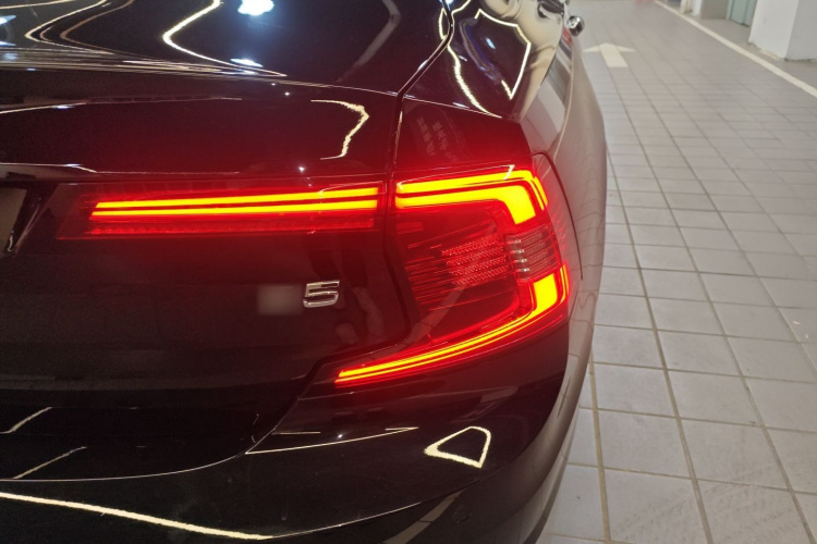 沃尔沃S90 2022款 B5 智远豪华版车身外观9