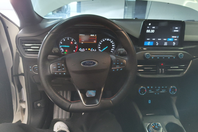 福特 福克斯 2019款 三厢 EcoBoost 180 自动ST Line中控内饰13
