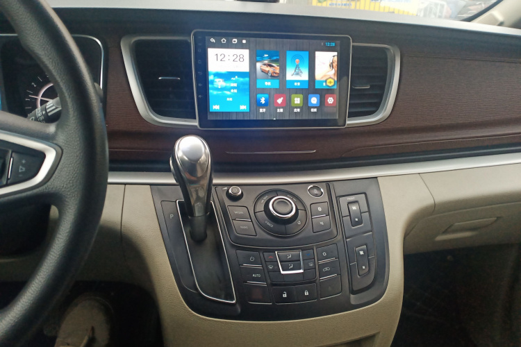 别克GL8 2018款 28T 舒适型 国VI中控内饰12