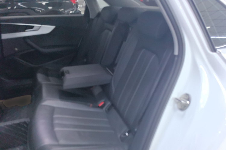 奥迪A4L 2022款 40 TFSI 时尚动感型中控内饰7004