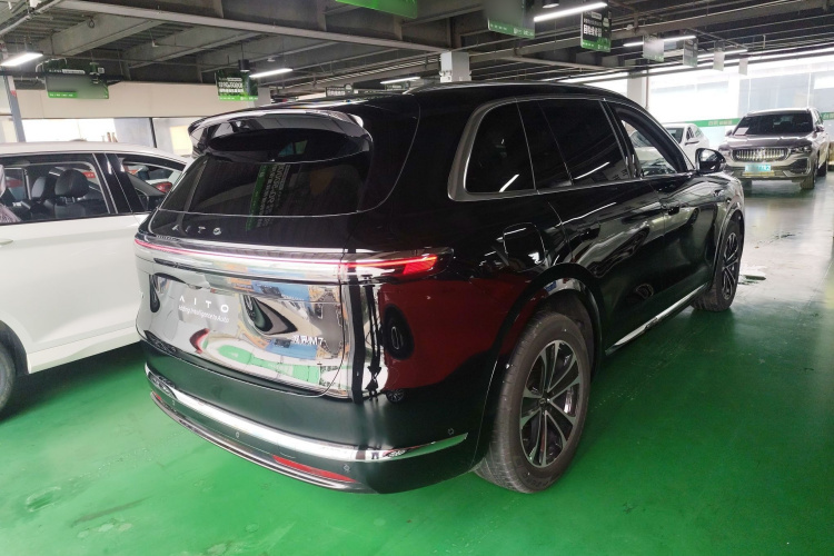 鸿蒙智行 问界M7 2026款 增程 Pro+四驱版 5座车身外观6005