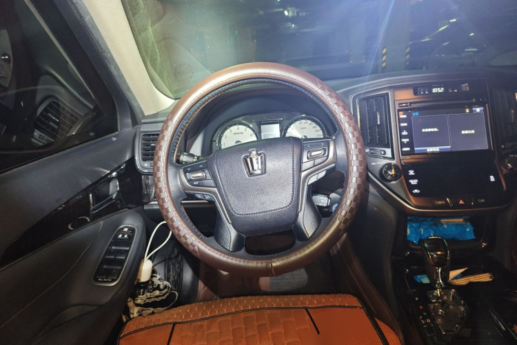 丰田 皇冠 2015款 2.5L 智享版中控内饰13