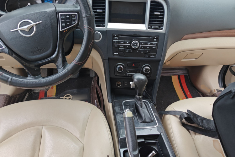 海马M8 2017款 1.8T 自动型中控内饰12