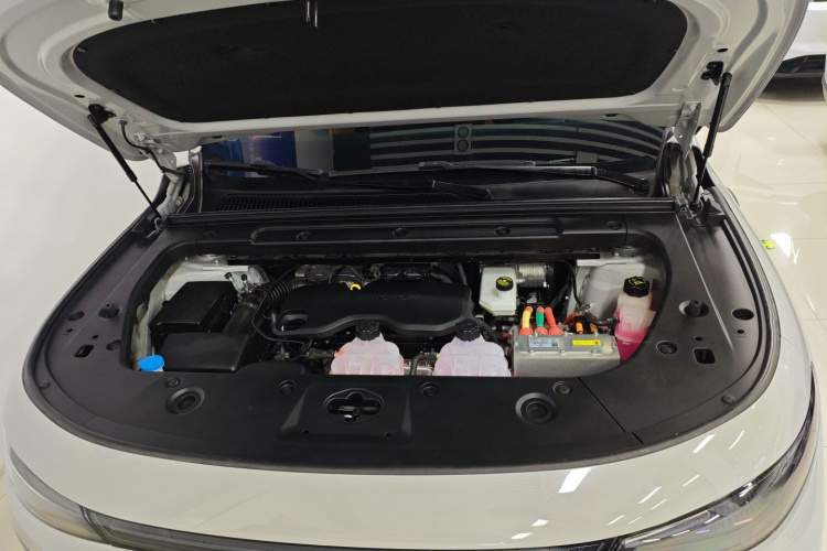 零跑汽车 零跑C10 2024款 210智享版机舱底盘24