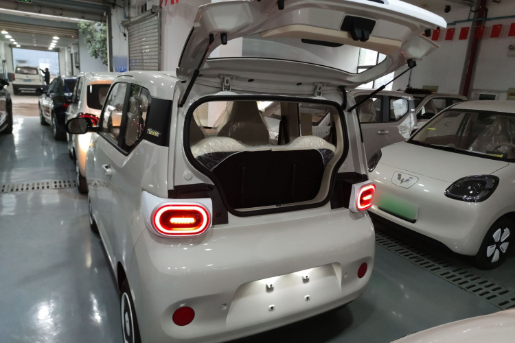 五菱汽车 宏光MINIEV 2024款 第三代 215km 青春版机舱底盘23