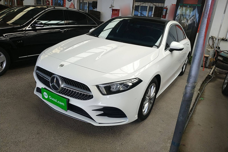 奔驰A级 2020款 改款 A 200 L 运动轿车动感型车身外观1