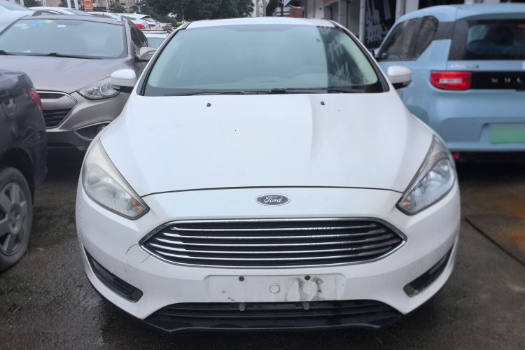 福特 福克斯 2015款 三厢 1.6L 自动风尚型车身外观2