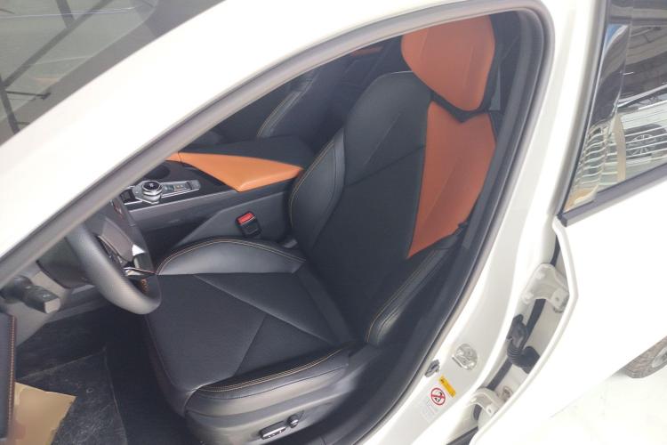 长安UNI-V 智电iDD 2023款 智电iDD 1.5T 113km智酷型局部细节19