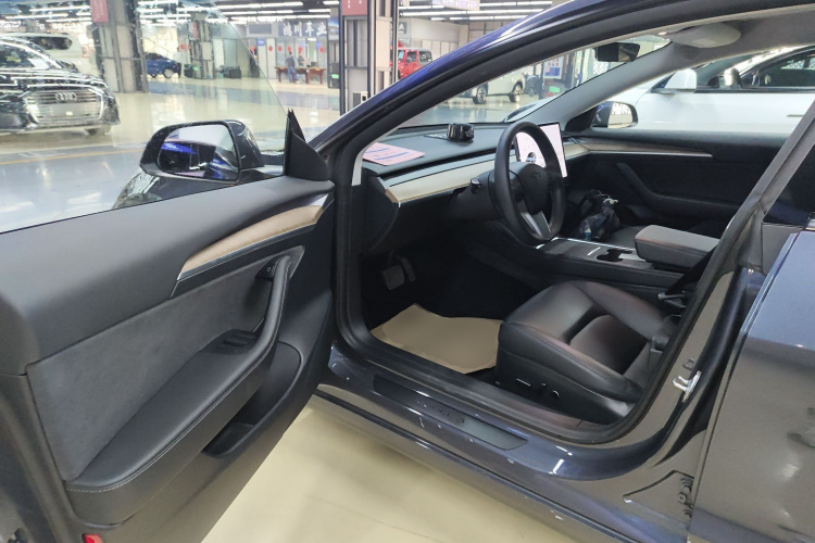 特斯拉 Model 3 2021款 标准续航后驱升级版中控内饰7003