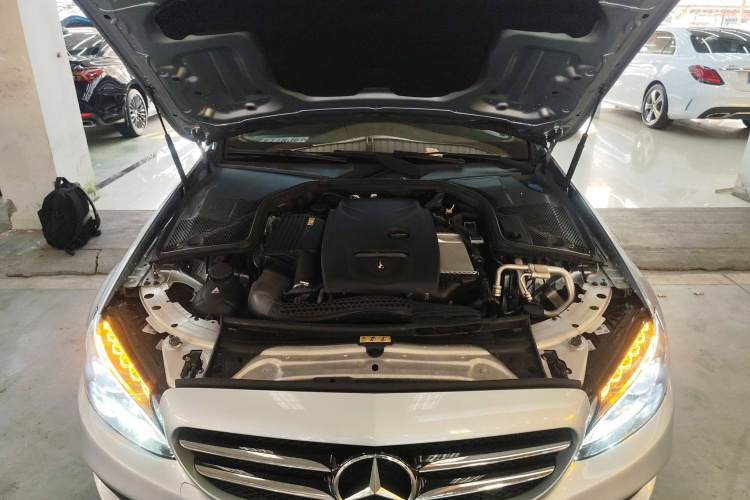奔驰C级 2017款 C 200 运动版机舱底盘24