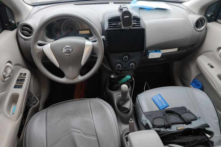 日产 阳光 2015款 1.5XE 手动舒适版中控内饰12