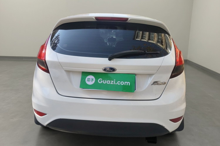 福特 嘉年华 2013款 两厢 1.5L 手动风尚型车身外观6