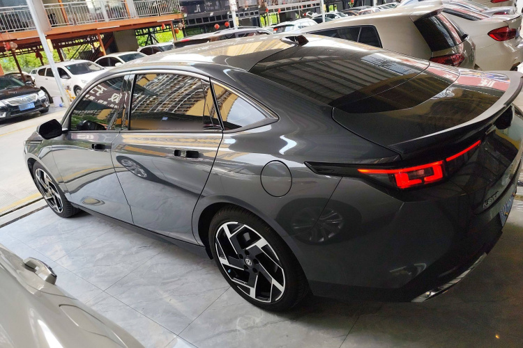 长安 逸达 2023款 蓝鲸NE 1.5T GDI DCT旗舰型车身外观6003