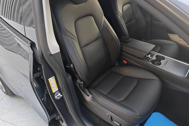 特斯拉 Model Y 2021款 长续航全轮驱动版局部细节41