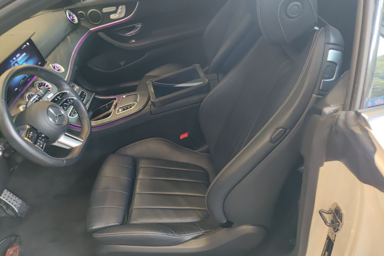 奔驰E级(进口) 2023款 E 300 轿跑车中控内饰19