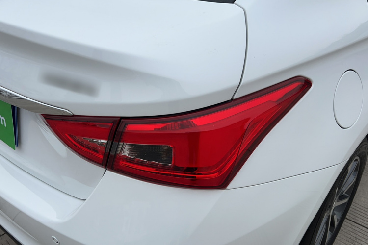 奇瑞 艾瑞泽5 2021款 PRO 1.5L CVT青春版车身外观6005