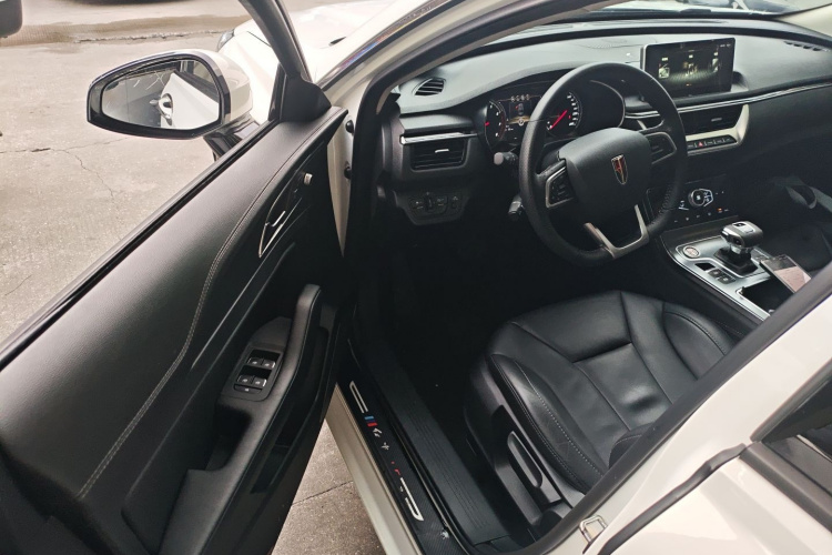 红旗H5 2022款 经典款 改款 1.5T DCT旗韵版中控内饰20