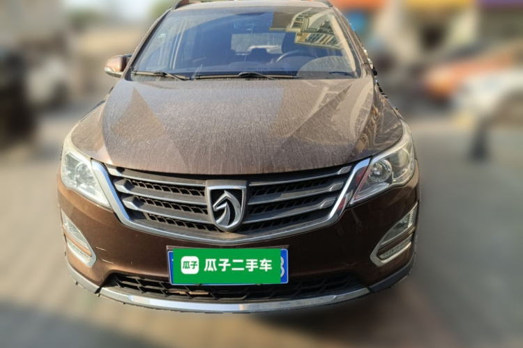 宝骏560 2015款 1.8L 手动精英型车身外观2