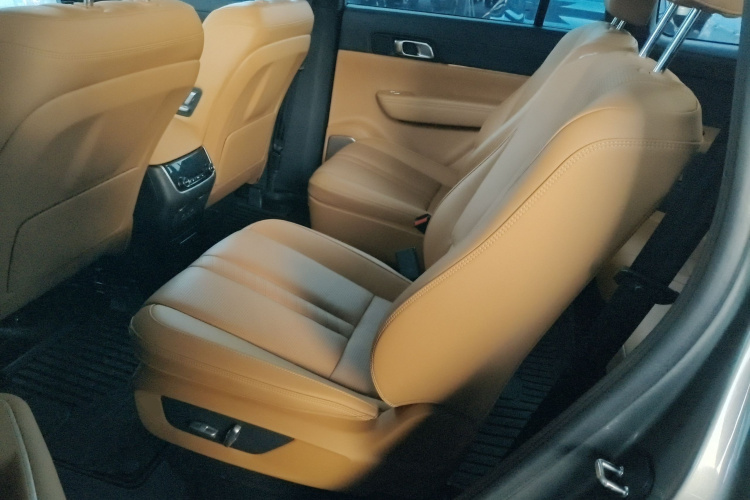 理想汽车 理想ONE 2020款 增程6座版中控内饰21