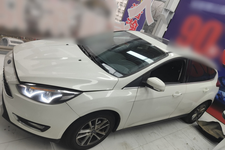 福特 福克斯 2018款 两厢经典 EcoBoost 180 自动精英型车身外观4