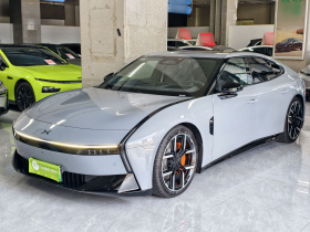 小鹏P7 2025款 702 长续航 Ultra