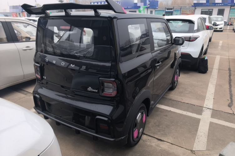 吉利银河 2025款 210km 熊猫卡丁车身外观7