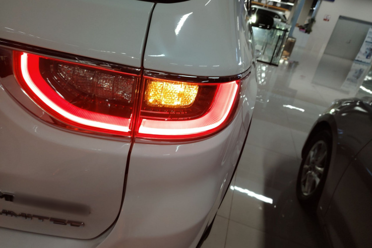 Jeep 大指挥官 2018款 2.0T 四驱臻享版 国V车身外观6006