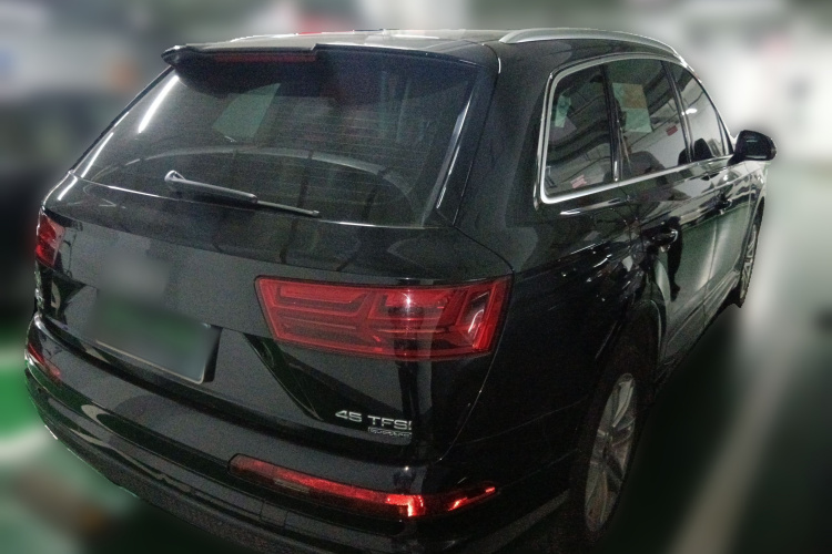 奥迪Q7 2019款 45 TFSI S line运动型车身外观7