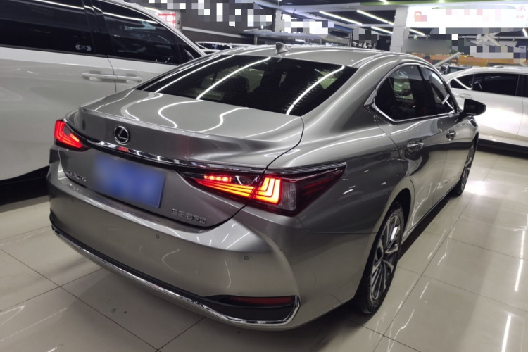 雷克萨斯ES 2023款 260 卓越版车身外观7