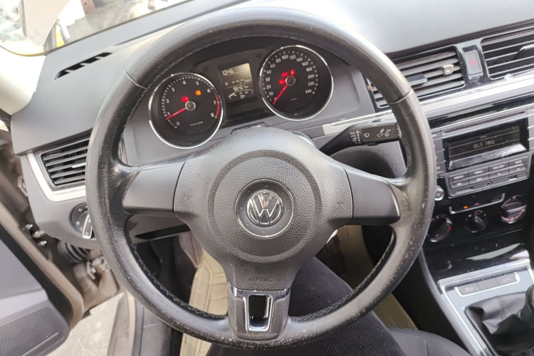 大众 宝来 2015款 质惠版 1.6L 手动时尚型中控内饰13