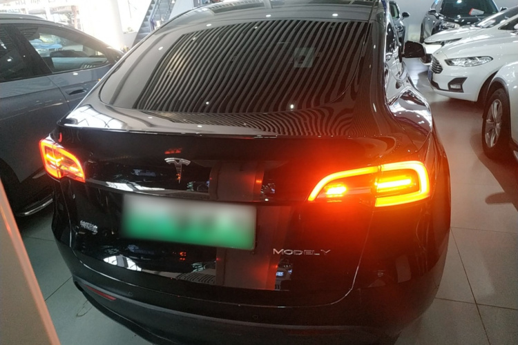 特斯拉 Model Y 2023款 后轮驱动版车身外观6