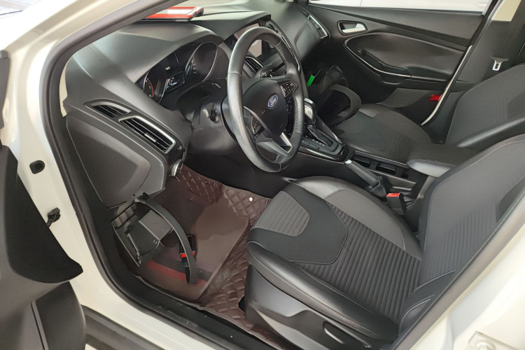 福特 福克斯 2017款 三厢 EcoBoost 180 自动精英型中控内饰20