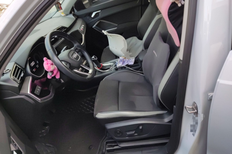 奥迪Q3 2022款 35 TFSI 进取动感型中控内饰19