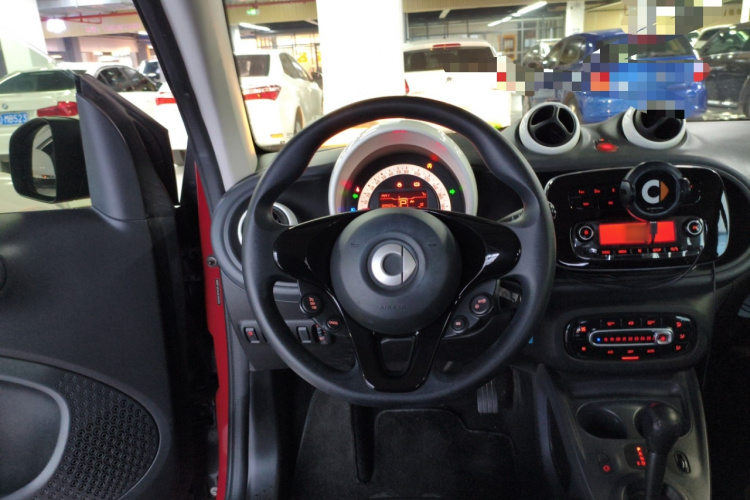 smart fortwo 2018款 1.0L 52千瓦硬顶灵动版 国V中控内饰13