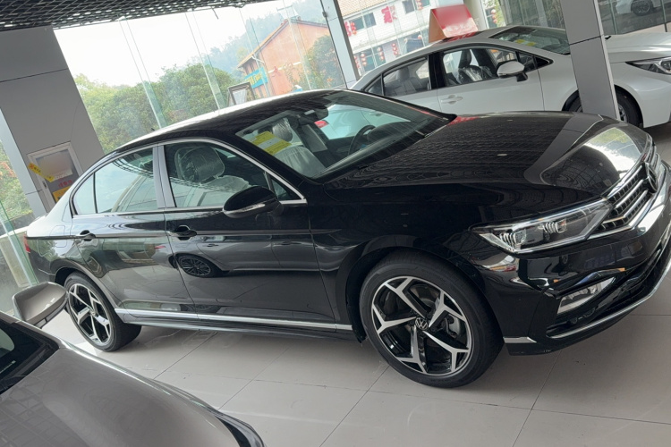 大众 迈腾 2023款 200万辆纪念版 280TSI DSG领先型车身外观6002