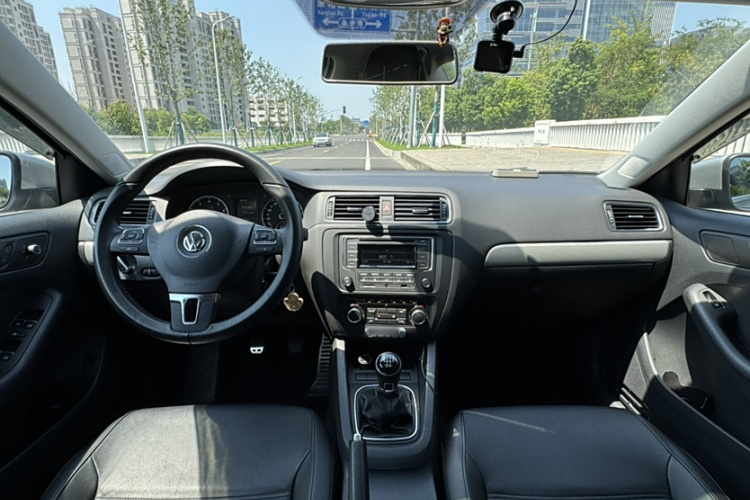 大众 速腾 2014款 改款 1.4TSI 手动豪华型中控内饰7008