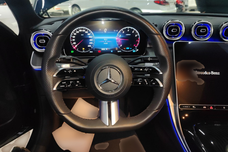 奔驰C级 2022款 C 260 L 皓夜运动版中控内饰13